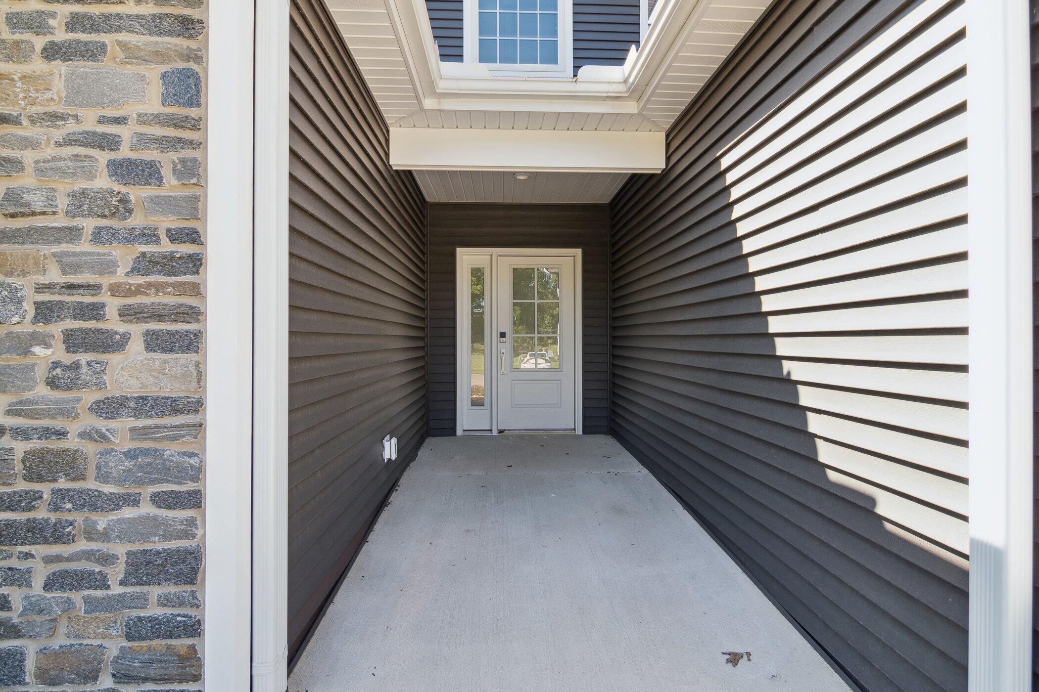 Image 4: 1160-Lochaven-Cir-Hillsdale-MI-49242-Win