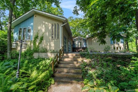 4729 Curtis Lane