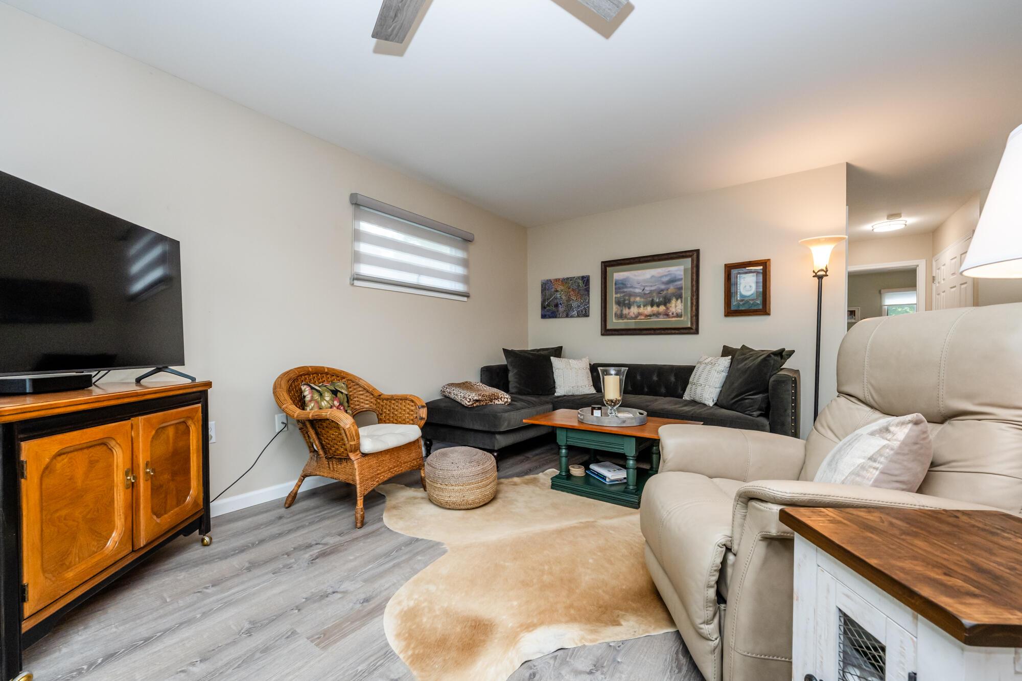 Image 4: N Watervliet-104