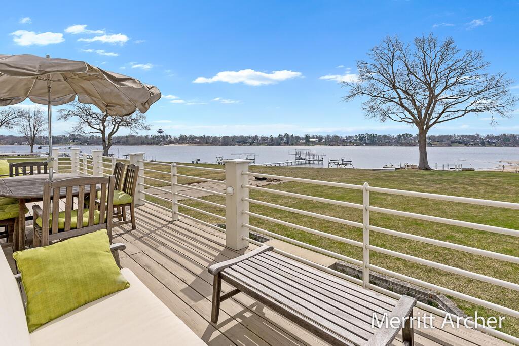 Image 4: 1499GlenwoodAve-4LoRes