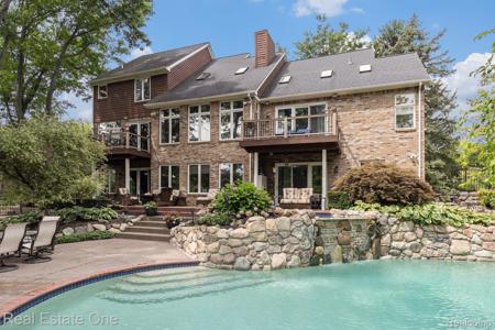 2460 Waterfront Drive