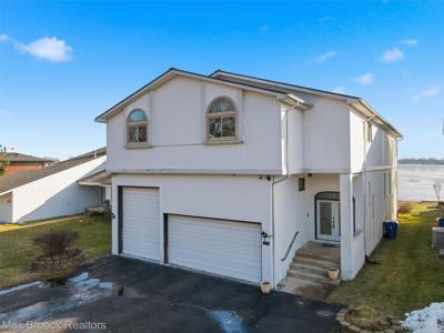 3717 Lake Front Street