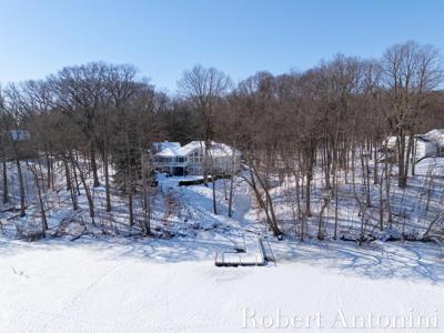 6862 Maplecrest Drive