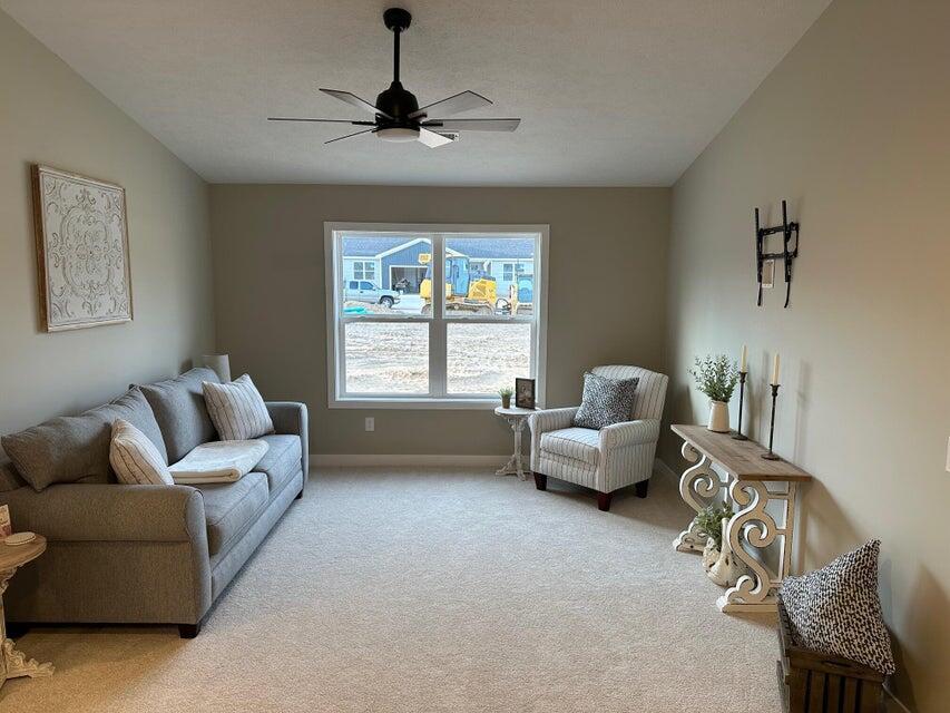 Image 4: living room