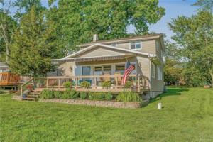 284 LAKESIDE Drive
