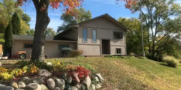 300 LANSING Drive
