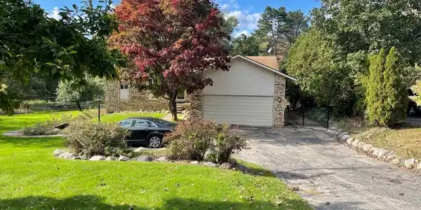 2480 BEACHVIEW LANE