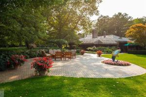 824 Lake Shore Rd