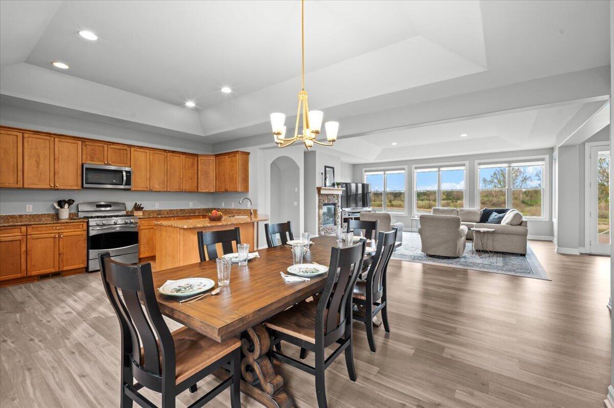 Image 4: 4 Dining
