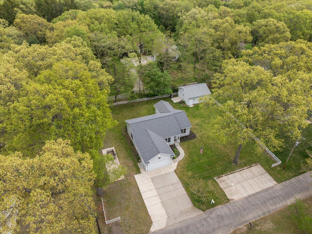 Image 2: 900 Andree Road_Jeff Leonard