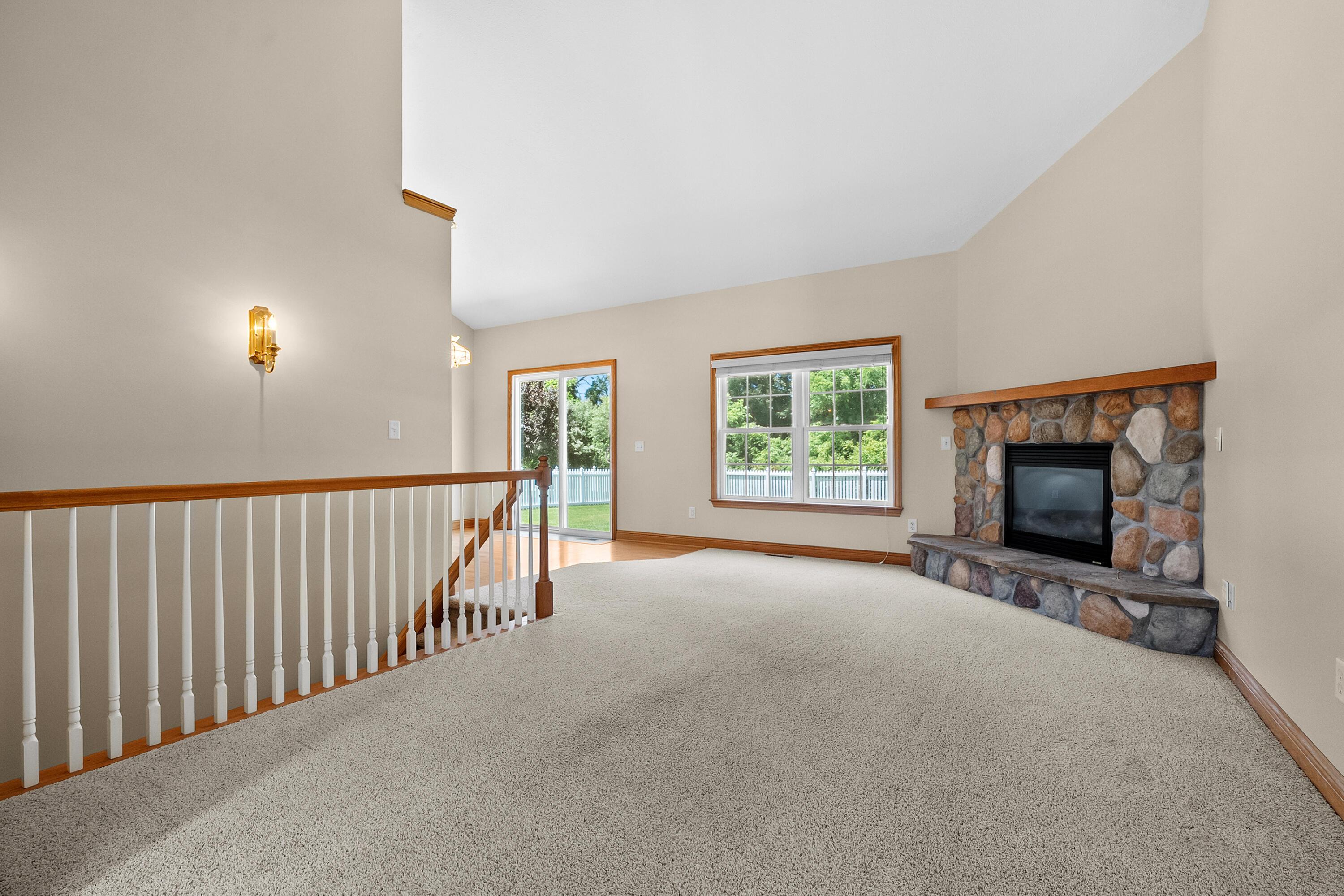 Image 4: Winter Slope 597 Kalamazoo 49009-3