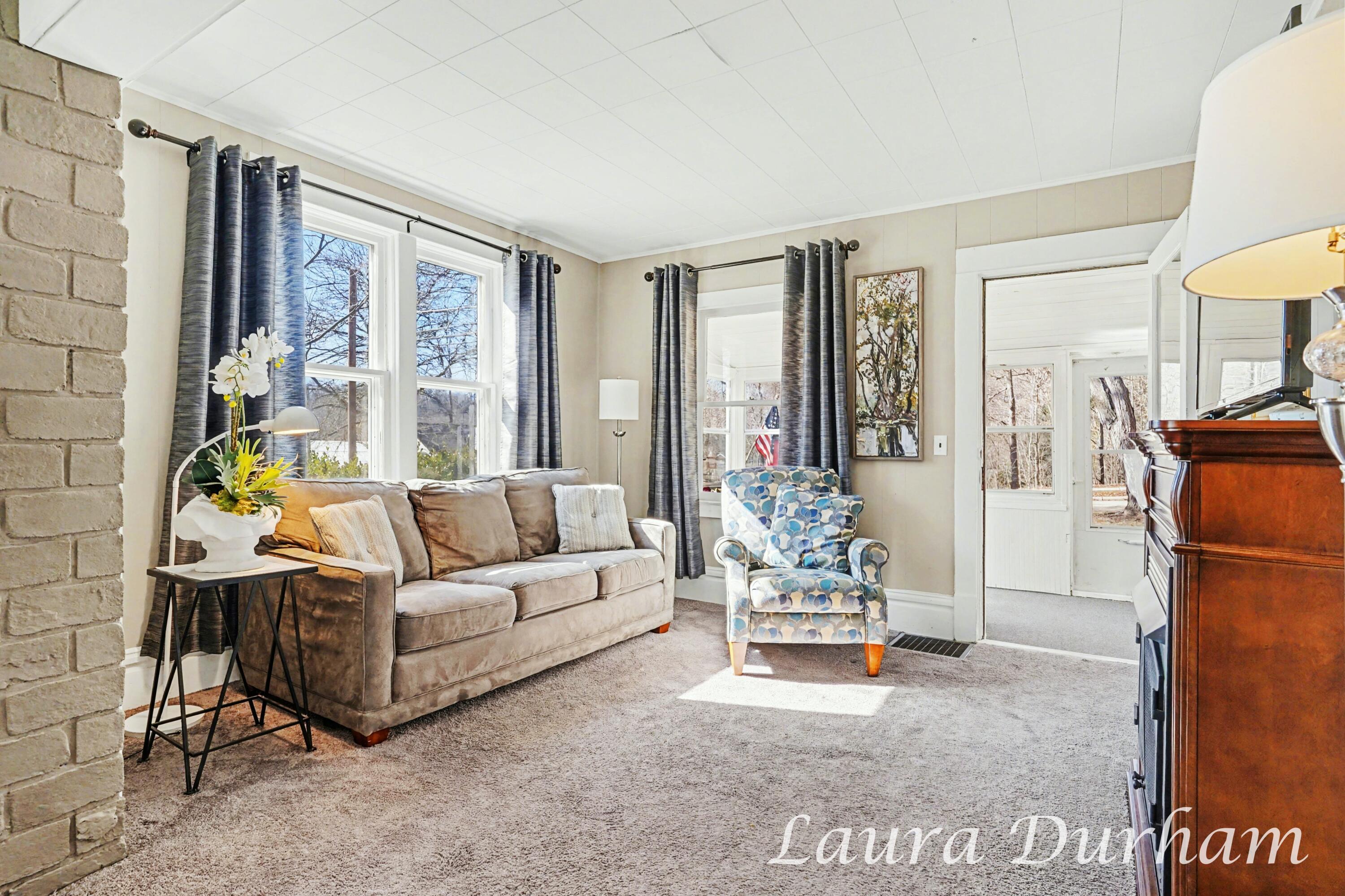 Image 2: LJD004_file_9492