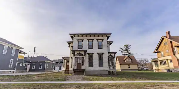 382 W Muskegon Avenue