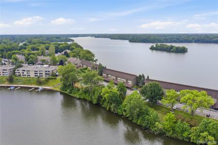 1695 Cliffs Landing