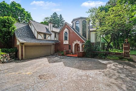 460 E Long Lake Road
