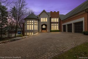 5573 MIDDLEBELT Road