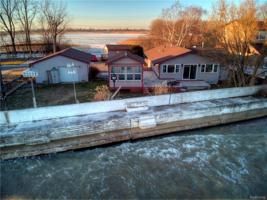7124 LAKESHORE Drive