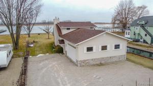 5843 POINTE TREMBLE Road