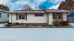 9054 MAPLEWOOD Drive