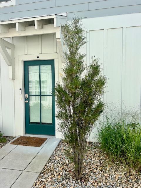 Image 3: Side Entrance