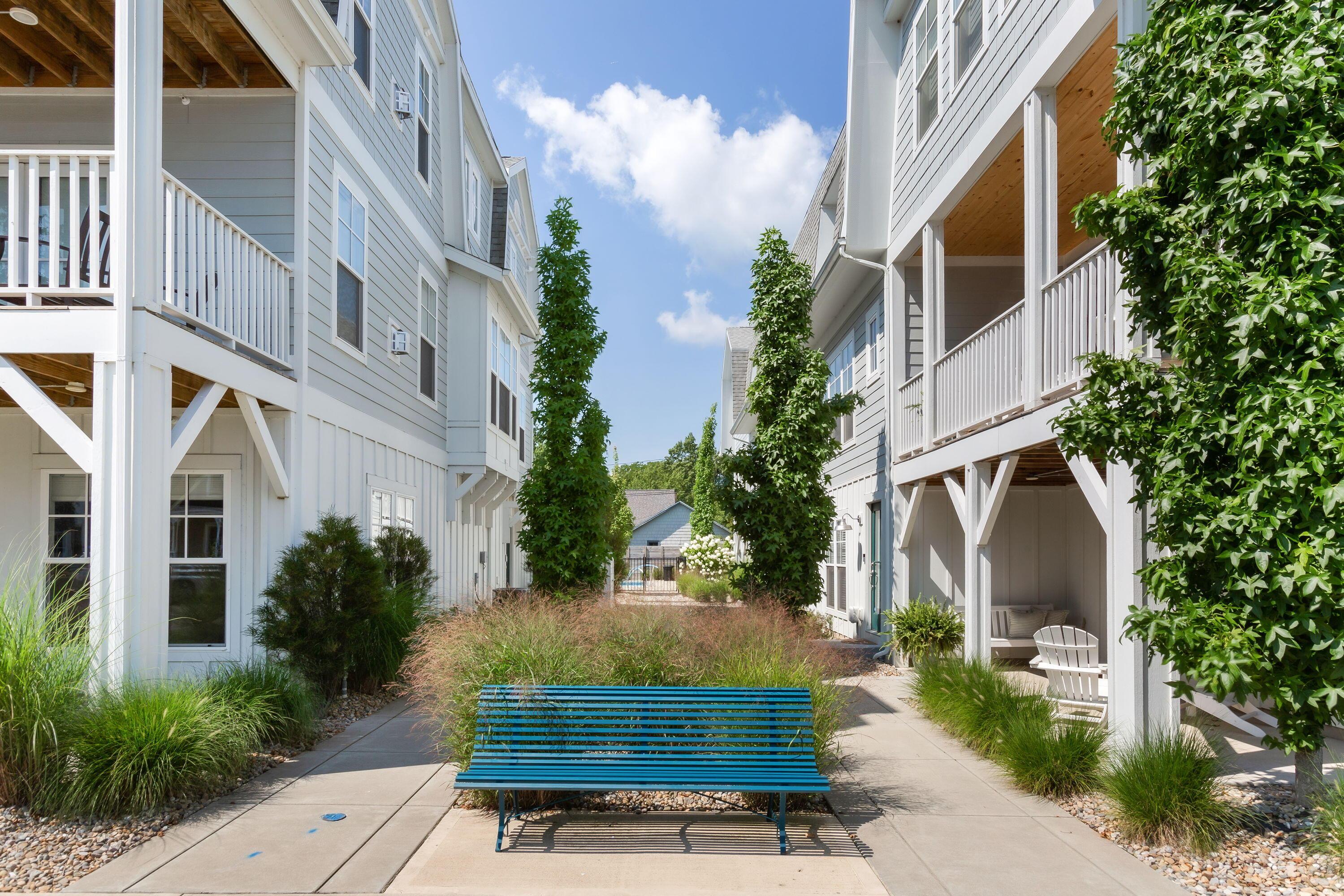 Image 4: Court Yard