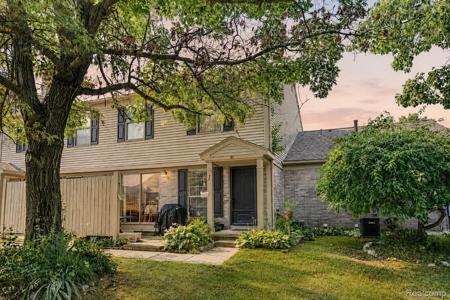 30 Pine Tree Ridge Drive
