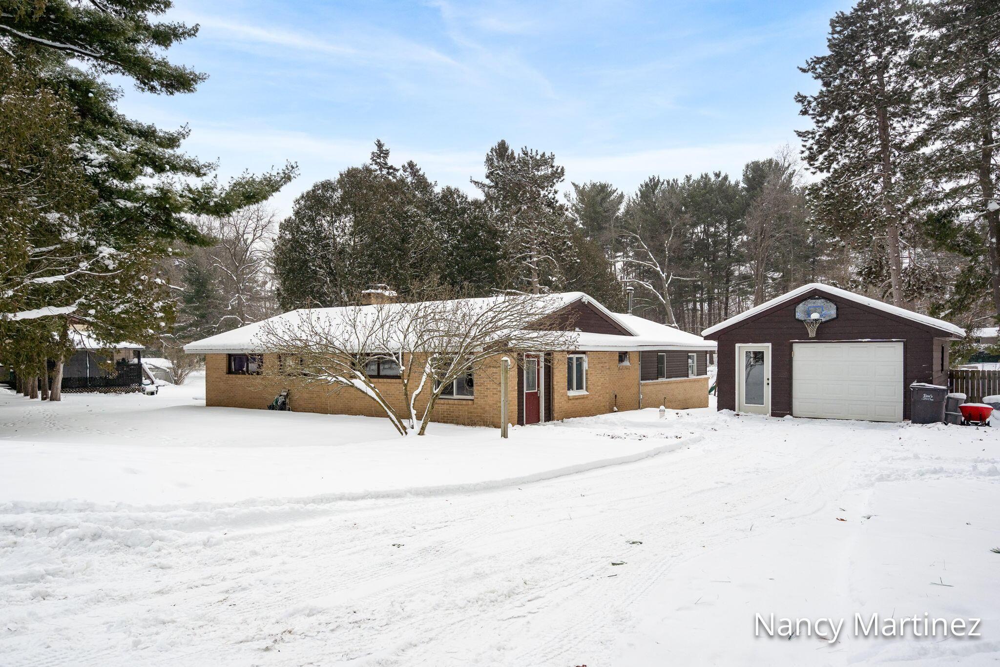 Image 1: 1-web-or-mls-1301 Waukazoo Dr-1 - Copy