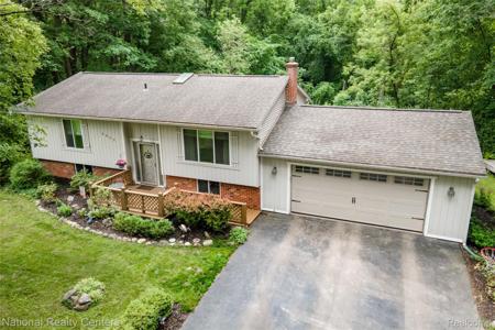 4855 Crestview Drive