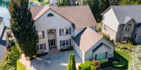 542 Bay Pointe Drive