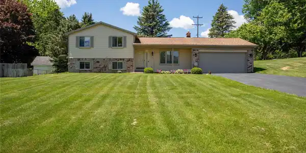 140 INDIAN KNOLLS Street