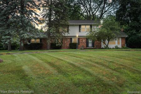 6810 Killarney Drive