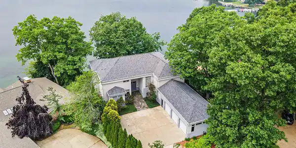 20 Hiawatha Drive