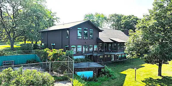 1084 Clubhouse Drive