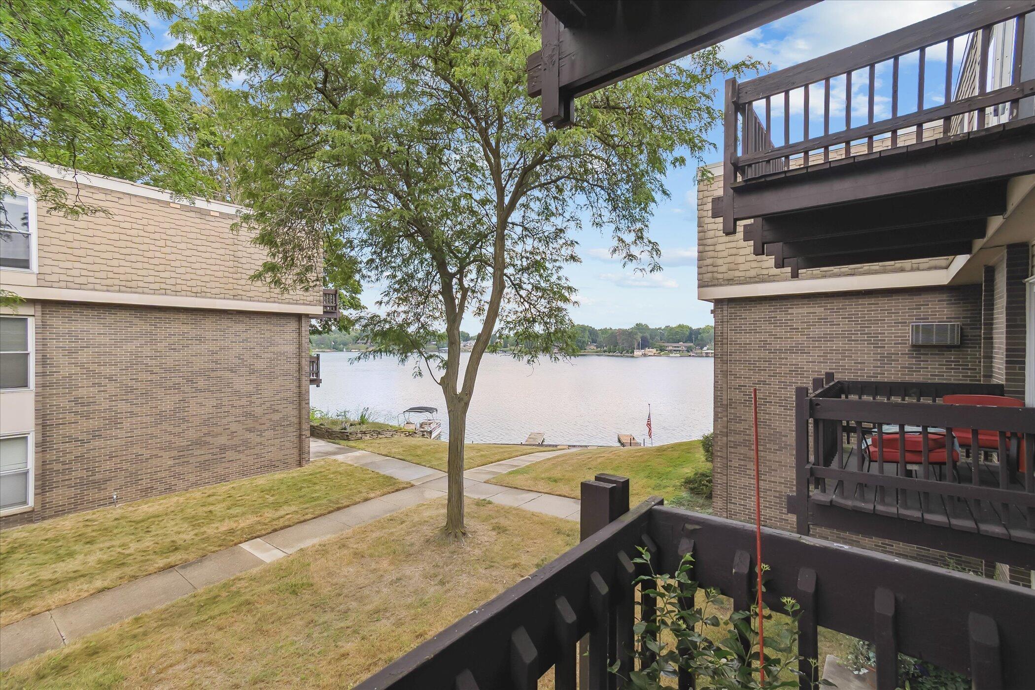 Image 3: 21-250-N-Liberty-St-unit-204-Belleville-