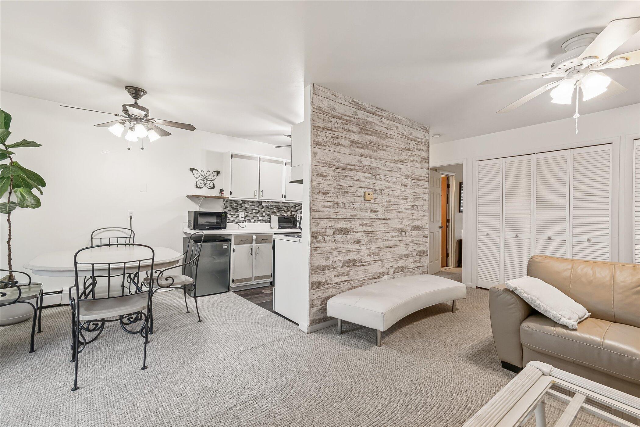 Image 4: 08-250-N-Liberty-St-unit-204-Belleville-