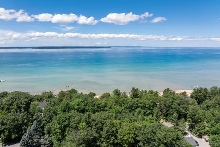 5196 MacKenzie Drive