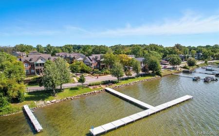 526 Red Oak Court