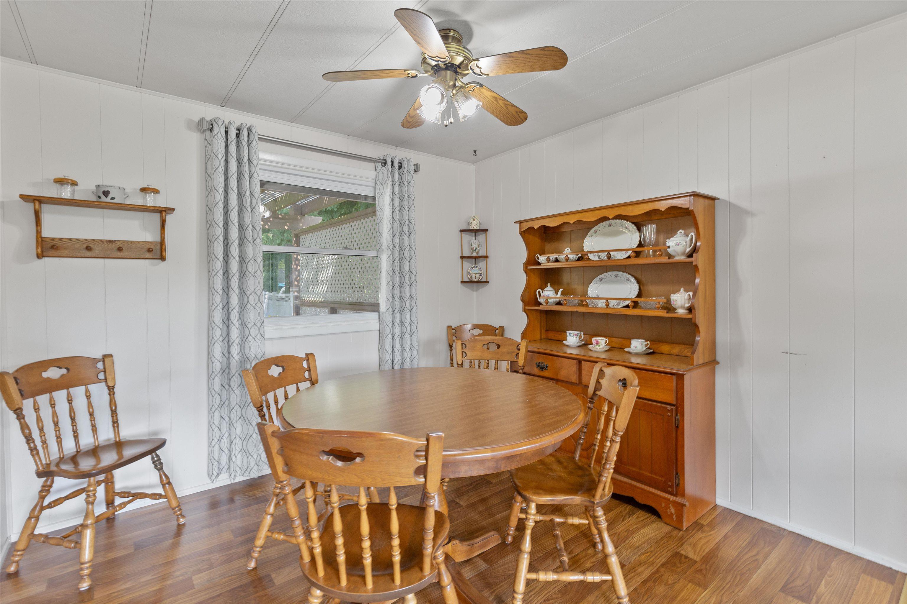 Image 4: Dining Room