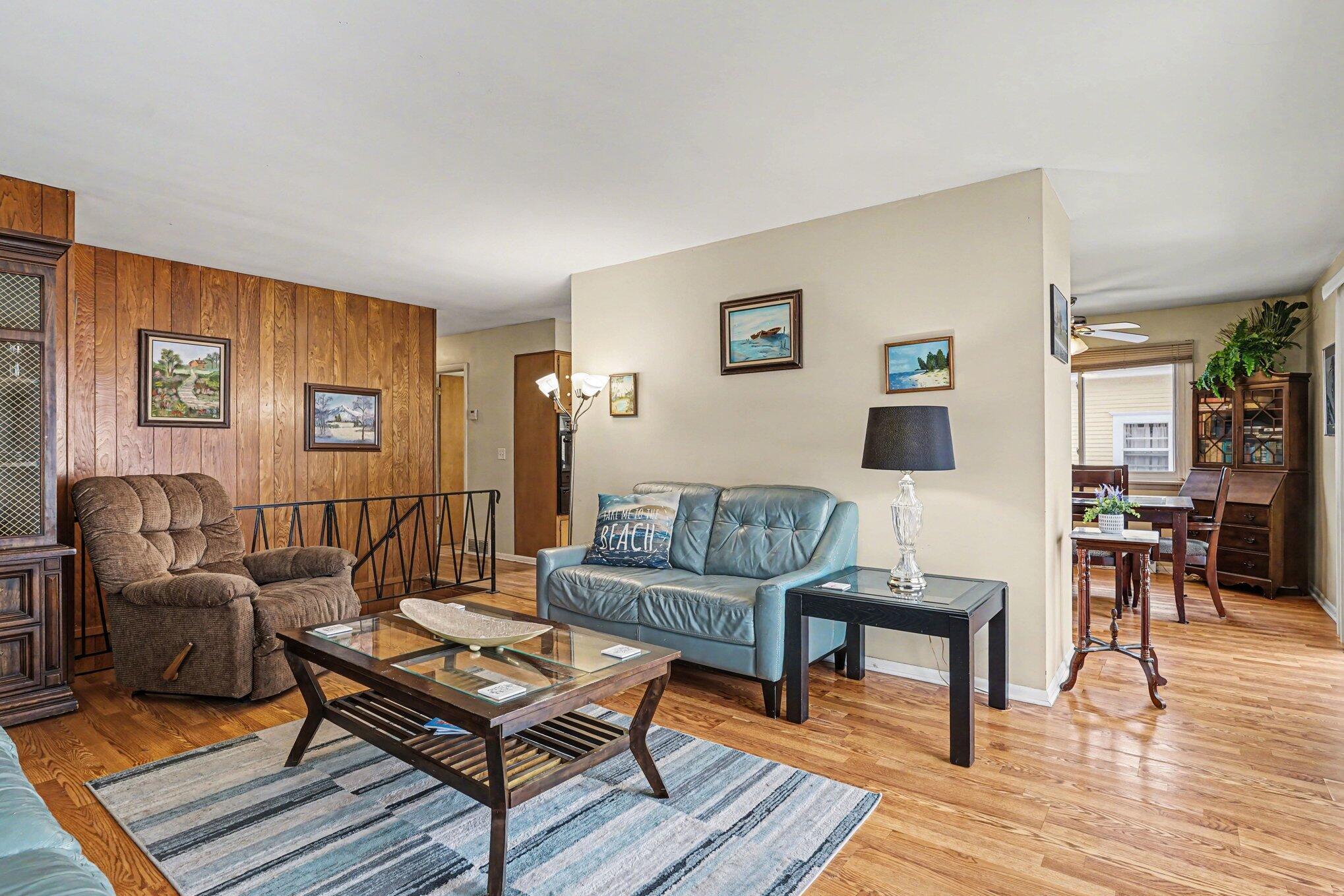 Image 3: Living Room