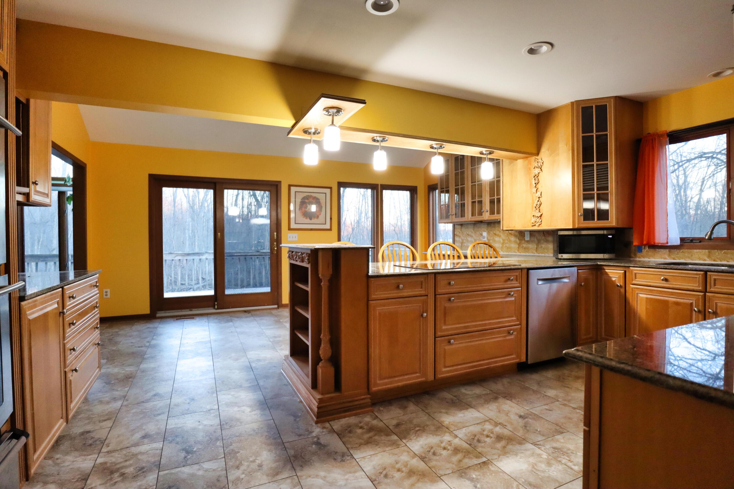 Image 2: Kitchen
