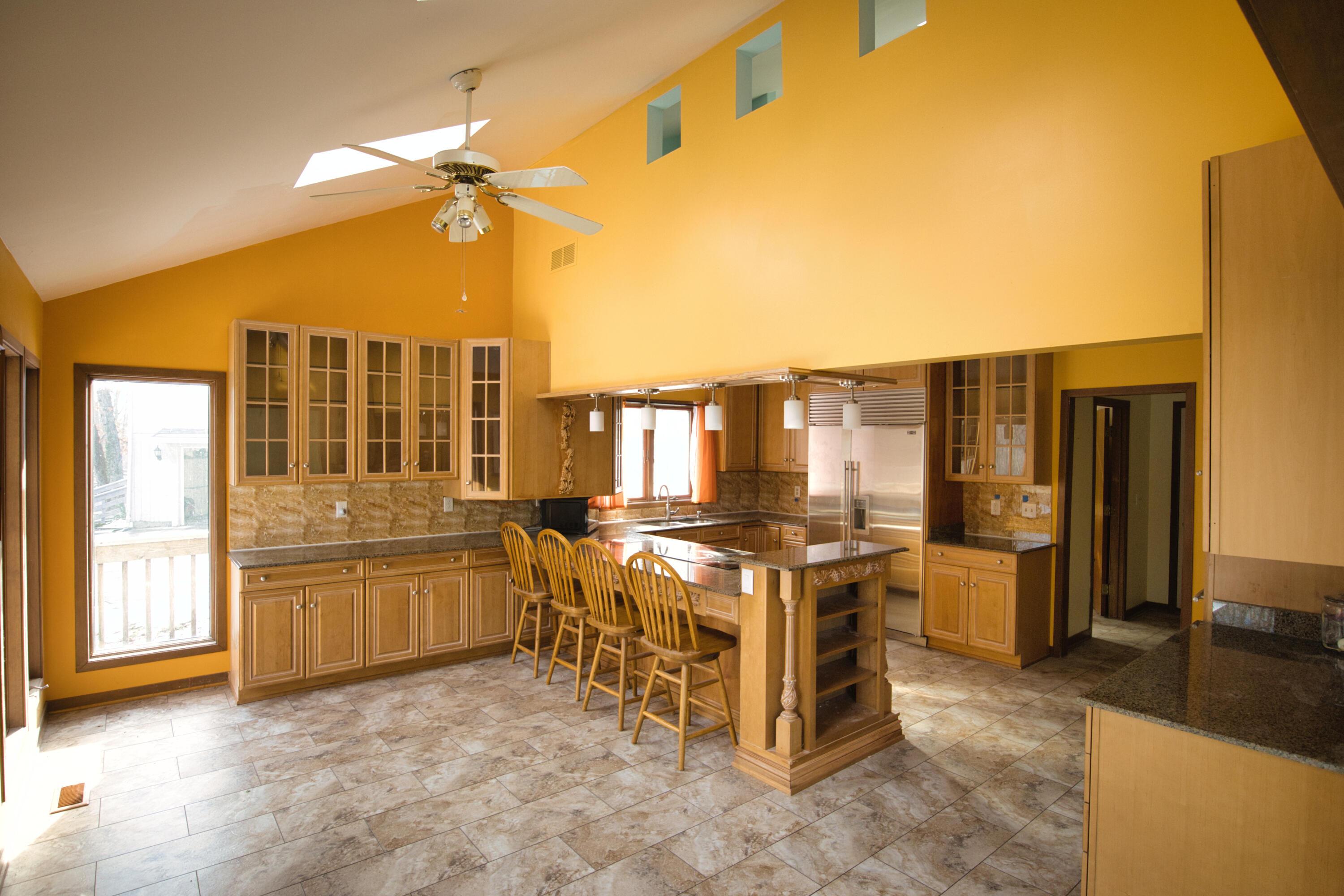 Image 3: Kitchen 2