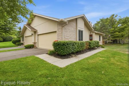 1982 Valley Lane