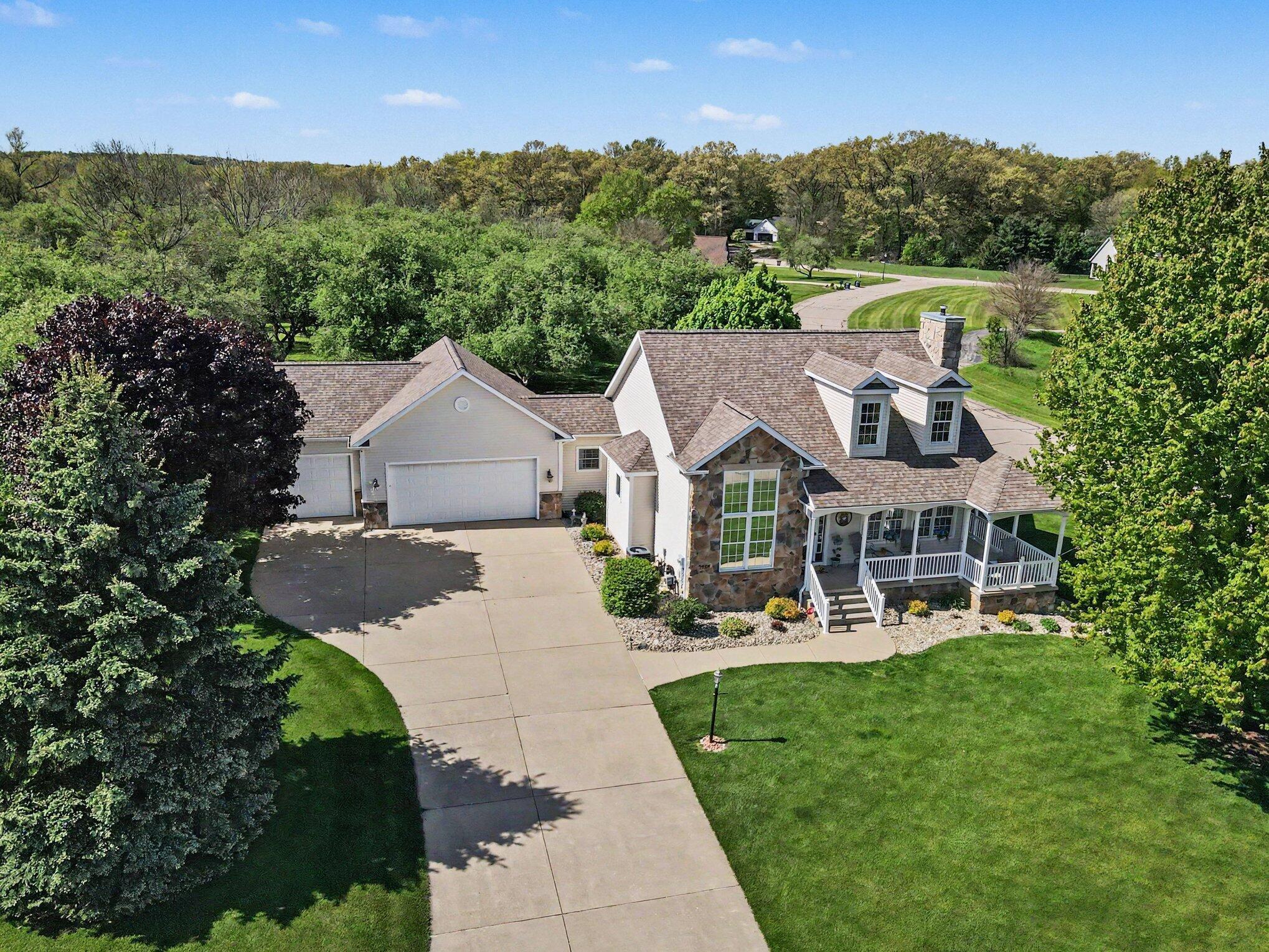 Image 1: 7928 Spring Haven--3 car garage