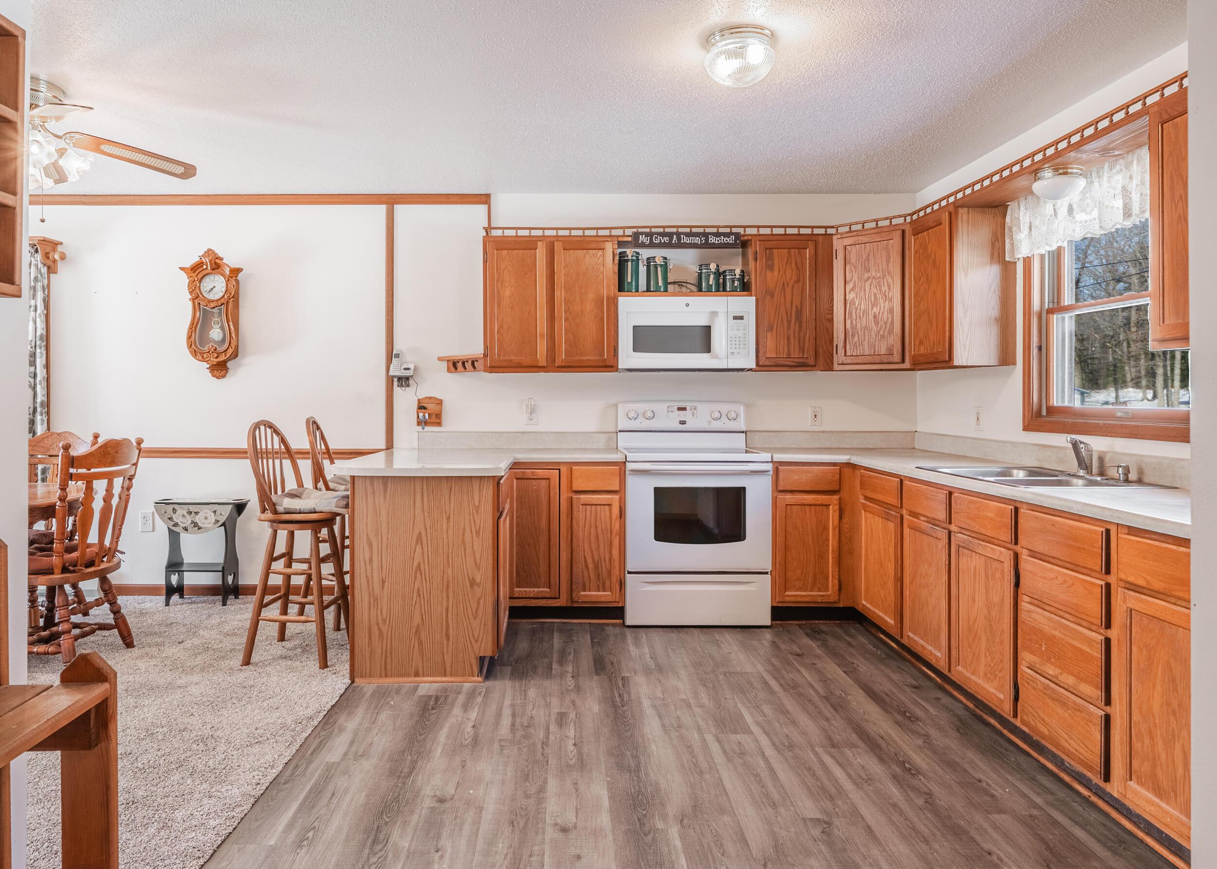 Image 3: Kitchen
