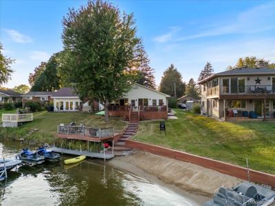 8437 WOODLAND SHORE Drive