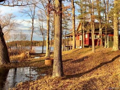 803 W Long Lake Drive