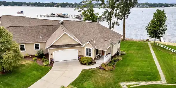 16200 Shoreview Drive