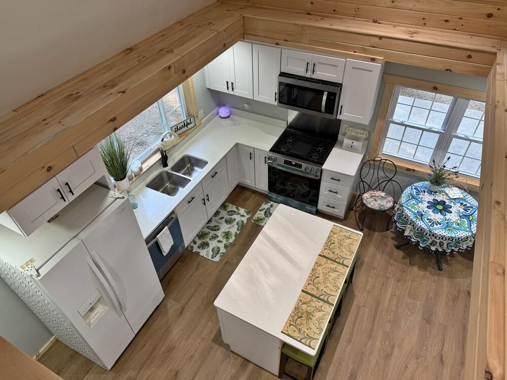 Image 3: 3. Kitchen & Dining