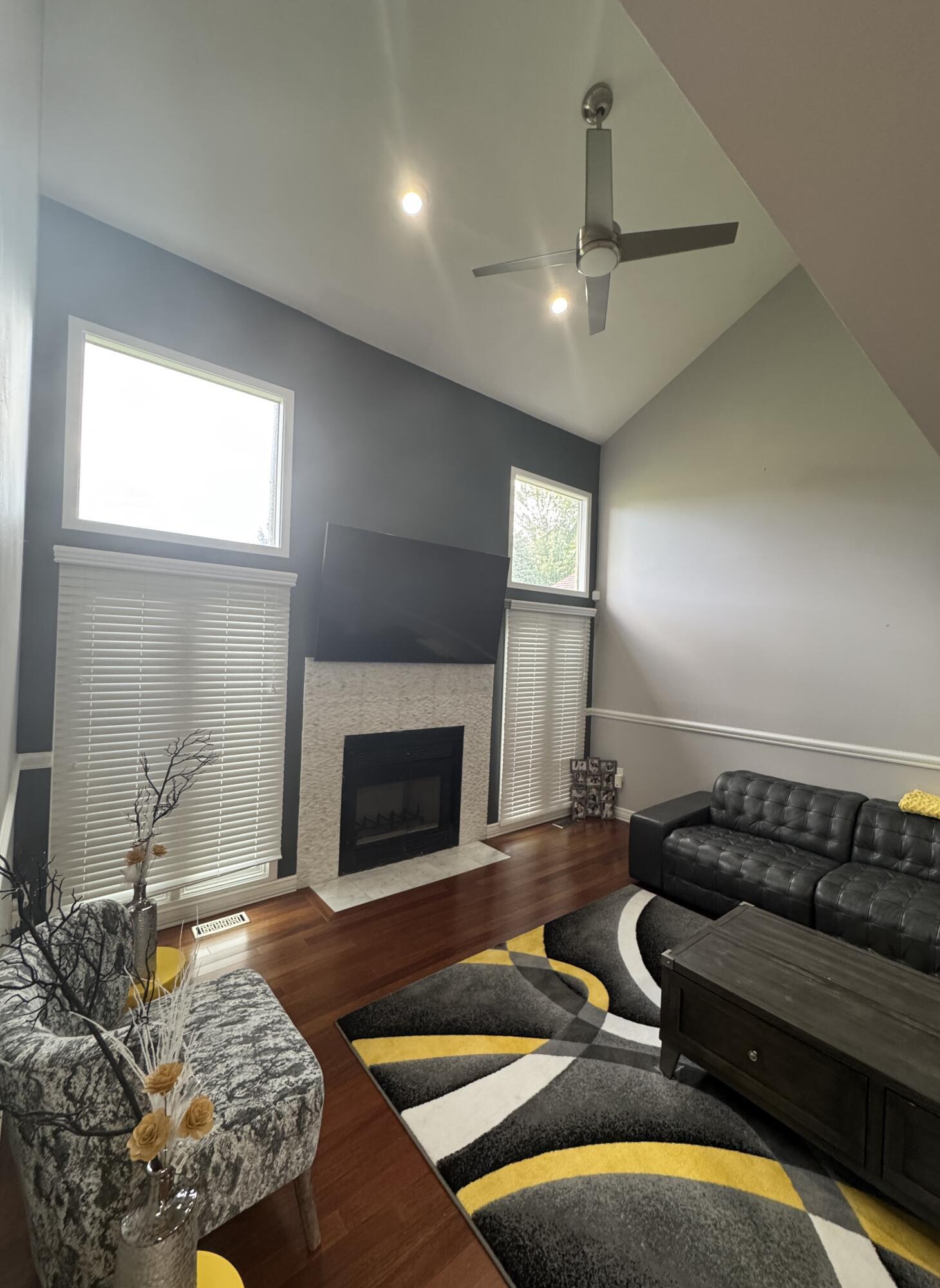 Image 4: Great Room 2