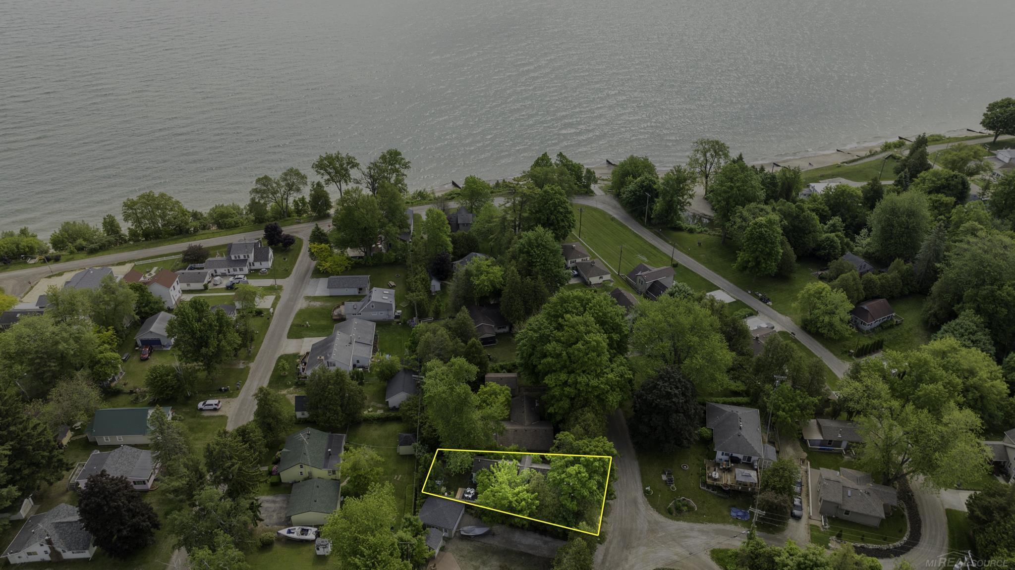 Image 2: 5th House from Lake